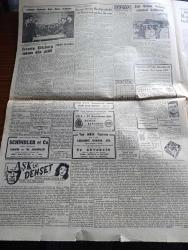 Cumhuriyet Gazetesi - 18 Kasım 1950 - Amerika bir çıkmaza girmiştir yazan Abidin Daver Başmakale - şair Orhan Veli Kanık'ın cenazesi kaldırıldı fotoğraf - Kore'de çetelerle savaşan birliğimizden bir müfreze düşmanı gözetliyor - Kore'deki birliğimiz büyük taarruza geçti - Kore savaş birliğimizde 10 Rum vatandaş da var - Amerika'nın bize verdiği denizaltılar - Başbakan Adnan Menderes İstanbul'da - Fenerbahçe ile maç yapacak isveç'in Elfsborg Takımı Dün geldi fotoğraf - Sovyet edebiyatında Kuzey Kore yazan Mirza Bala - Vasfi Rıza Zobu'nun açtığı hakaret davası - karanlık oda yazan Peride Celal Yazı Dizisi - Radyoda disiplin yazan Burhan Felek Köşe Yazısı - Türkiye İtalya boks karşılaşması - her şafakta ölürüm filmi elhamra sinemasında - yeni ses tiyatrosunda leblebici horhor ağa - küçük hikaye kalp çizgisi yazan Pirandello - Kore'den fotoğraflar - Türkiye'den kore'dekilere mektup - 1950-1951 Yunus Nadi mükafatı Milli mücadele'ye ait bir hatıra - Radyolin Diş macunu - Packard Otomobil