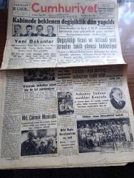Cumhuriyet Gazetesi - 6 Eylül 1947 - 35 ler ve 47 ler yazan Nadir Nadi Başmakale - kabinede beklenen değişiklik dün yapıldı - kabineye giren yeni bakanlar Hüsrev Göle Şevket Adalan Cavit Ekin ve Münir Birsel Fotoğraf - Konya'da belediye işleri hiç de iyi yürümüyor - Mareşal Fevzi Çakmak Manisa'da - Türkiye Irak dostluk Anlaşması tasdik edildi - Türkçe yüzme birincilikleri başladı fotoğraf -Atıf İnan hakkındaki dedikodular - ecnebi ve azınlık okulları ücretleri arttırmak istiyor - Çariçe Elizabeth Toplayan Hamdi Varoğlu - İzmir at yarışları bu hafta başlıyor - Sinsi düşman filmi Yıldız sinemasında - Kanuni bir facia yazan Burhan Felek - Hamiyet Yüceses Safiye Ayla ve Mualla Gökçay Cağaloğlu Çiftesaraylar bahçesinde - Safiye Ayla Mustafa Çağlar Ve Hacer Buluş Darülaceze balosu için Taksim belediye Gazinosu'nda - Hasan traş bıçakları - Kemal Güngören şubesi Beşiktaş bahçesinde - Mualla Gökçay Büyükdere Beyazparkta - Mefharet Yıldırım Semiha Altın Hacer Buluş Yenikapı M. Çakır Gazinosunda