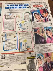 HÜRRİYET KELEBEK GAZETESİ DOĞUM GÜNÜ HEDİYESİ - 25 OCAK 1973 - Zeki Müren-Filiz Akın-Cem Karaca-Öztürk Serengil-Tanju Gürsu-Selahattin Düzgün-Halil Güntaç-Naciye Çetinkaya-Mehmet Bider-Nadire Çetinkaya-Şirin-Erdoğan Tünaçer-Cemal Güvenç-Reşat Nuri Güntekin-Yücel  İçmeyin demiyoruz bari azaltın-Sigarayı en sona bırakın içmeyin-Öğrenciler 19 Mayıs’a hazır-Güzellik öğütleri-Kendi şampuanımı kendim yaptım-Zeki Sezgiye çiçek gönderdi-Ak tebessüm-Yaz geliyor pedikürünüzü kendiniz yapabilirsiniz-Bakırköy’ün göbeğindeki “Küçükler Bandosu” boylarından büyük iş yaptılar-Babalar yılın annelerini seçiyor yarışmasında kazananlar-Yavrukuş yarışması finalistleri-Hoover’le her şey sizin eve-Kalp hastaları iyileşecek-Müjdeler olsun-Kalplilere gün doğdu-Hamsi Nuri filmi ile sinemaya dönüyor-Yılın en sevimli öğretmeni-Hayata yeniden gelsem yine öğretmen olurum-Bu muzipliği kim yaptı-Oh ne iyi sular gelecek demiştik ama-Emrah-Yararlı olabilmem için bakım isterim-Dünyadaki cenneti buldum Rio de Janeiro
