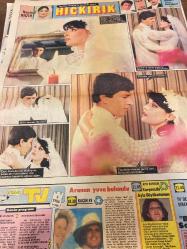 HÜRRİYET KELEBEK GAZETESİ DOĞUM GÜNÜ HEDİYESİ - 3 EYLÜL 1983 -Zeki Müren-Adile Naşit-Ajda Pekkan-Öztürk Serengil-Tanju Gürsu-Selahattin Uygur-Halil Güntaç-Naciye Çetinkaya-Cem Karaca-Gülistan Okan-Münir Özkul-Ekrem Bora-Kerem Yılmazer-Nükhet Duru-Kenan Kalav-Lale Belkıs-Verin Seraz-Handan-Kenan-Mahmut Cevher-Muhip Arçman-Yalçın Gülhan-Ayla Büyükataman-Özlem Aral-Saffet Yılmaz-İhsan Baysal-Süheyl Eğriboz-Mithat Tözün-Renan Fosforoğlu-Niyazi Er-Zeki Alpan-Ersin Burak-Yener Çakmak-Ümit Ülker-Necla Nazır-Kerime Nadir-Barbara Taylor Bradford-Azize Bergin-Ömer Seyfettin  Kalpli’lere gün doğdu-Hamsi Nuri filmi ile sinemaya dönüyor-Yılın en sevimli öğretmeni-Bu muzipliği kim yaptı-Hayata yeniden gelsem yine öğretmen olurdum-Oh ne iyi sular gelecek demiştik ama-EMRAH-Yararlı olabilmem için bakım isterim-Çalıkuşu-Dünyadaki cenneti buldum-Rio de Janeiro-Yaşlı Gözler-Bir Günah Gibi-Fuar’da bir kadınlar matinesi-Ne oldu bize-Yeni kuşağın sorunları-43 yaşındaki Sultan 25 yıl sonra anne oldu