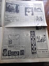 Cumhuriyet Gazetesi - 31 Ocak 1954 - dinle ve düşün yazan Nadir Nadi Başmakale - cumhurbaşkanımız Celal Bayar Dün washington'dan ayrıldı fotoğraf - cumhurbaşkanı Celal Bayar beyaz sarayda Radyo ile Amerika halkına hitap ederken fotoğraf - Dörtler yarın gizli bir içtima yapacaklar - Suriye'de buhran yayılıyor - Vali Dün kasaplara ültimatom verdi - Kıbrıs başpapazı Makarios faaliyette - İnce Mehmet yazan Yaşar Kemal Yazı Dizisi - gençlikte siyaset yazan Hasan Ali Yücel - Neyzen Tevfik'in ölüm yıldönümü - kansere karşı yeni bir ilaç - Beşiktaş bugün adaletle karşılaşıyor - bu yılın en heyecanlı ve Çetin basketbol maçı Darüşşafaka Beyoğlusporu yendi - Radife Erten Gönül Yazar Neriman Altınay Galatasaray Turkuaz Gazinosunda - yeni bir elektronik canavar tercümeler yapan makine - Eflatun Bey ve Rakım Efendi yazan Ahmet Mithat Efendi - Lion mağazası - Nevin Aypar Puro Tuvalet Sabunu Kullanıyor - Denizcilik Bankası Sarıyer Kasımpaşa ajansları Yarın açılıyor - Lloyd Kamyonetleri - NATO