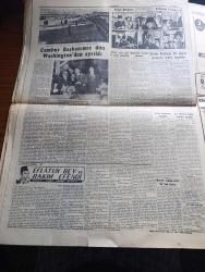Cumhuriyet Gazetesi - 31 Ocak 1954 - dinle ve düşün yazan Nadir Nadi Başmakale - cumhurbaşkanımız Celal Bayar Dün washington'dan ayrıldı fotoğraf - cumhurbaşkanı Celal Bayar beyaz sarayda Radyo ile Amerika halkına hitap ederken fotoğraf - Dörtler yarın gizli bir içtima yapacaklar - Suriye'de buhran yayılıyor - Vali Dün kasaplara ültimatom verdi - Kıbrıs başpapazı Makarios faaliyette - İnce Mehmet yazan Yaşar Kemal Yazı Dizisi - gençlikte siyaset yazan Hasan Ali Yücel - Neyzen Tevfik'in ölüm yıldönümü - kansere karşı yeni bir ilaç - Beşiktaş bugün adaletle karşılaşıyor - bu yılın en heyecanlı ve Çetin basketbol maçı Darüşşafaka Beyoğlusporu yendi - Radife Erten Gönül Yazar Neriman Altınay Galatasaray Turkuaz Gazinosunda - yeni bir elektronik canavar tercümeler yapan makine - Eflatun Bey ve Rakım Efendi yazan Ahmet Mithat Efendi - Lion mağazası - Nevin Aypar Puro Tuvalet Sabunu Kullanıyor - Denizcilik Bankası Sarıyer Kasımpaşa ajansları Yarın açılıyor - Lloyd Kamyonetleri - NATO