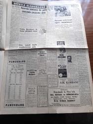Cumhuriyet Gazetesi - 19 Nisan 1960 - Dün kurulan meclis tahkikat encümeni işe başlarken üç yasak kararı verdi - partilerin kongreleri toplantıları bütün siyasi faaliyetleri yeni teşkilat kurmaları yasak - CHP memur meclis tahkikat encümeni azaları fotoğraf - Necmettin Önder - Osman Kavuncu - Kemal Biberoğlu - İzmir CHP İl Başkanı Lebit Yurdoğlu'nun duruşması - Ürdün Kralı Hüseyin İstanbuldan ayrıldı - savcılık eliyle aldığımız tekzip rica ederim müzemizde çalınan sahtesi ile değiştirilen tarihi eşya yoktur - Evlerden Biri yazan Orhan Kemal Yazı Dizisi - Bolşoy Balesi bugün İstanbul'a geliyor - Belediye sarayı mefruşatı için 1 milyon liralık tahsisat ayrılıyor - Hasbihal Yazan Burhan Felek - babam Abdülhamit yazan Ayşe Osmanoğlu Güven yayınevinde çıktı -İstanbul üniversitesi'nde diploma suistimali raporu tamamlanıyor - Sodom ve Gomore şehirlerini bulmak için araştırmalar devam ediyor - Mel Ferrer Ve Audrey Hepburn çifti İsviçre'de yerleşiyor -   Genç Milli Takım Doğu Almanya'yı yendi