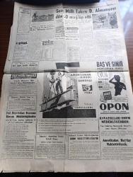 Cumhuriyet Gazetesi - 19 Nisan 1960 - Dün kurulan meclis tahkikat encümeni işe başlarken üç yasak kararı verdi - partilerin kongreleri toplantıları bütün siyasi faaliyetleri yeni teşkilat kurmaları yasak - CHP memur meclis tahkikat encümeni azaları fotoğraf - Necmettin Önder - Osman Kavuncu - Kemal Biberoğlu - İzmir CHP İl Başkanı Lebit Yurdoğlu'nun duruşması - Ürdün Kralı Hüseyin İstanbuldan ayrıldı - savcılık eliyle aldığımız tekzip rica ederim müzemizde çalınan sahtesi ile değiştirilen tarihi eşya yoktur - Evlerden Biri yazan Orhan Kemal Yazı Dizisi - Bolşoy Balesi bugün İstanbul'a geliyor - Belediye sarayı mefruşatı için 1 milyon liralık tahsisat ayrılıyor - Hasbihal Yazan Burhan Felek - babam Abdülhamit yazan Ayşe Osmanoğlu Güven yayınevinde çıktı -İstanbul üniversitesi'nde diploma suistimali raporu tamamlanıyor - Sodom ve Gomore şehirlerini bulmak için araştırmalar devam ediyor - Mel Ferrer Ve Audrey Hepburn çifti İsviçre'de yerleşiyor -   Genç Milli Takım Doğu Almanya'yı yendi