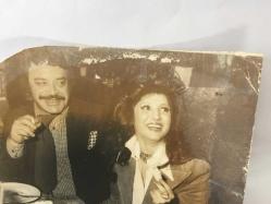 YEŞİLÇAM'IN UNUTULMAZ OYUNCUSU YILDIRIM ÖNAL'IN ORİJİNAL 2'Lİ FOTOĞRAF SETİ (AÇIKLAMAYI OKUYUNUZ) - 18 x 12 cm ve 14 x 11 cm EBADINDA - YILDIRIM ÖNAL ve NURAY AKIN AYNI KAREDE