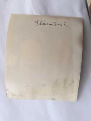 YEŞİLÇAM'IN UNUTULMAZ OYUNCUSU YILDIRIM ÖNAL'IN ORİJİNAL 2'Lİ FOTOĞRAF SETİ (AÇIKLAMAYI OKUYUNUZ) - 15 x 12 cm EBADINDA - YILDIRIM ÖNAL ÇEKİMLERDE KAMERA ARKASINDAYKEN ÇEKİLMİŞ 2 FARKLI KARE