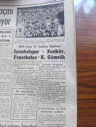 Cumhuriyet Gazetesi - 20 Nisan 1960 - meclis tahkikat encümeni 4 numaralı tebliğini yayınladı - Hollanda en hoş lalesine Atatürk adını koyuyor - Kore'de halk yeni ayaklandı -  feza mevzuunda bir konferans verildi - Sirkeci araba vapuru kuyruğu fotoğraf - 1956'dan bu yana 72 neşir yasağı karara çıkmış - Fatin Rüştü Zorlu Sev uçağı ile ilgili bir soru önergesine cevap verdi - Side müzesi'ni soyanlar ağır cezada 10 Mayıs günü yargılanacaklar - Beyazıt Eminönü yolunun açılmasına başlanıyor - Evlerden Biri yazan Orhan Kemal Yazı Dizisi - unkapalı Yolunda 1 metrekare Toprak 1260 lira - Birleşik Arap Cumhuriyeti amerika'yı protesto etti - Bolşoy Balesi dün geldi fotoğraf - şu fani dünyada yazan Burhan Felek -  Kodak fotoğraf makinesi - Brigitte Bardot ve Oscar - Fenerbahçe takımı fotoğraf - Genç Milli Takım son maçını bugün Macaristan'da oynuyor - Avusturya tenis takımı geliyor - fakültelerarası maçlarda edebiyat 2 jeoloji 0 - Fenerbahçe Fransız Kulübü Reims'i getirtiyor - Kamuran Tekil
