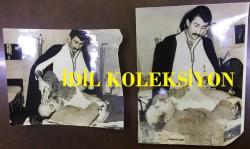 YEŞİLÇAM'IN UNUTULMAZ OYUNCUSU YILDIRIM ÖNAL'IN ORİJİNAL 2'Lİ BÜYÜK BOY FOTOĞRAF SETİ (RESTORASYONLU) - 24 x 18 cm ve 21 x 18 cm EBADINDA - YILDIRIM ÖNAL İZMİR KORDONBOYU'NDA ALKOL KOMASINA GİRİP HASTANEYE GETİRİLDİĞİNDE DOKTOR MUAYENESİ YAPILIRKEN ÇEKİLMİŞ 2 FARKLI KARE, 2 NİSAN 1981