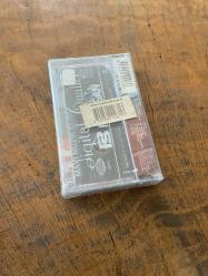 MAVİ MÜZİK 01 / 00 - ROOTS MANUVA / WAX POETIC / AZIZA A / LAÇO TAYFA & BROOKLYN FUNK ESSENTIALS - KASET (JELATİNİNDE)