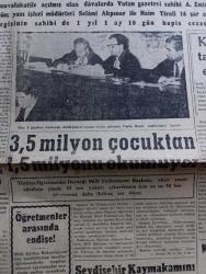 Cumhuriyet Gazetesi - 30 Temmuz 1959 - yaraya parmak yazan Nadir Nadi Başmakale - Dört Gazeteci Ahmet Emin Yalman Selami Akpınar Naim Tirali ve kervan dergisi sahibi Azmi Özcan Dün Hapse Mahkum Edildi - İsmet İnönü'nün Dokunulmazlığı - Çocuk Felci Vakaları Artıyor - Abdülhamid'e Yapılan Suikast Yazan Emin Ali Şavlı Yazı Dizisi - Hollywood'dan Stüdyo Temsilcisi Oscar Lax Geldi - Londra Festivalinde Üniversitelerimiz Başarı Kazandılar - İnce Mehmet yazan Yaşar Kemal Yazı Dizisi -  Uluç Ali Yazan Halikarnas Balıkçısı Yazı Dizisi - Ruhi Bahisler Yazan Doktor Halis Özgü - Ankara İstanbul Radyosu Programı - Kitap Gazete Ve Benzerlerinin İthali Serbest - Kızıllar Laos'a Girdiler -  Ali Sami Yen'i Hürmetle Anıyoruz - Fenerbahçe Beşiktaş Ve Adalet Sezonu Açıyorlar - Karagümrük Dün Yeni Sezonu Açtı - Fenerbahçe Tarafından Satışa Çıkarılan Kaleci Şükrü Ersoy - Milli Güreşçimiz Hamit Kaplan'a Profesyonellik Teklif Edildi - Balkan Oyunları Gelecek Yıl Türkiye'de Yapılacak - Harem Deniz Kulübü