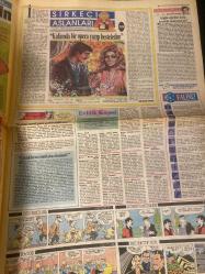 HÜRRİYET KELEBEK GAZETESİ DOĞUM GÜNÜ HEDİYESİ - 21 KASIM 1990 - Nükhet Duru-Diana Ross-Kenan Uncu-Pınar-Ece-Yılmaz Varday-Vedat Yazıcıoğlu-Defne Yalnız-Metin Sezer-Madonna-Ahu Tuğba-Selin-Melek-Yoğurtçu Baba-Kadriye Teyze-Güzin Abla-Güngörmüşler-Dedektif Nik-Erdoğan Tokmakçıoğlu-Dr. Gündüz Tezmen-Hülya Koçyiğit-Sibel Turnagöl-Selma Güneri-Bekir Hazar  Ruhumda Mısırlı bir dansöz yaşıyor-Kim’i kim kurtardı-Sevgi boy uzatır-46’sından sonra podyuma da çıktı-Kışı balsamla geçirin-Seksi Claudia ABD’yi fethetti-Ahu Hanım’ın temizlik günü-Tezgahtar gözüyle kadınlar-Kafamda bir opera yazıp besteledim-Göğüs ağrıları kalp krizinin habercisi mi?-Kamera Arkası yine gece yarısı-TV setinde köpek kaprisi-Dick Tracy’nin çekim öyküsü-Yılmaz’ın gözüyle Doğu Ekspresi-General’lerin gecesi-Eşimi nasıl geri getirebilirim?-Çocuklarım mutlaka okumalı-Bilmemek ayıp değil-Ateşli Aşk-TRT sinema programlarını bir türlü sevemedi gitti  Kamera Arkası-Dick Tracy-Doğu Ekspresi-Güngörmüşler-Dedektif Nik-Bizimkiler