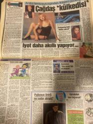HÜRRİYET KELEBEK GAZETESİ DOĞUM GÜNÜ HEDİYESİ - 19 KASIM 1990 -Hakan Ural - Julie - Aydın Tansel - Leyla İlsinler - Erdoğan Tokmakçıoğlu - Dr. Gündüz Tezmen - Sevgili Güzin Abla - Erkan Tan - Mehtap Çelik - Richard Clayderman - MC Hammer - Sezen Cumhur Önal - Yves Montand - Jacques Prévert - Rüstem Batum - Nurseli İdiz - Sevil Uyar - George Segal - Herbert Ross - Gençlere yardım edelim - ‘İTRİ’nin telefonlusu - JULIE geliyor - Gitarım ve karım bana yetiyor - Çağdaş ’külkedisi - İyot daha akıllı yapıyor - Podyumlardaki ‘melez güzeli - Paltonun ömrü ne kadar olmalı? - Karnabaharı nasıl doğramalı? - Yılmaz Bey ‘Barbaros’ şiirini okudu - “Kocamı sevmediğimi sanıyordum” - Akne denilen dert - Bel fıtığı hakkında bilmek istedikleriniz - Müzikte sonbahar - Cehennem Sıcağında üç gece - Sporcusu sunucu - Rüstem Batum Show’da ilgiyle izleyeceğimiz konuklar yer alıyor - Çıplak ressamla neşeli dakikalar - Baykuş ile Kediciği - Fatoş - Güngörmüşler - Dedektif Nik - Chic Young - Bokser