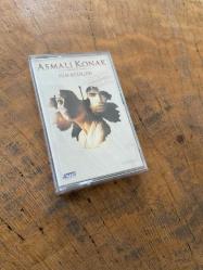 ASMALI KONAK - HAYAT - FİLM MÜZİKLERİ - ÖZCAN DENİZ ŞARKILARIYLA - KASET