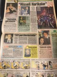 HÜRRİYET KELEBEK GAZETESİ DOĞUM GÜNÜ HEDİYESİ - 4 NİSAN 1989 -Julie-Erdem Akkaya-Hakan Ural-Aydın Tansel-Richard Clayderman-Sezen Cumhur Önal-Prince-MC Hammer-Erkan Tan-Nebare Çelik-Yves Montand-Jacques Prévert-Rüştü Asyalı-Güngör Bayrak-Buket Saygı-Cem Duna-Ege Aydan-Nilüfer-Orçun Oral-Christopher Reeve-Vanessa Redgrave-Ayşen Gruda-Şener Şen-Fatma Girik-Hülya Avşar-Tanju Gürsu-Meral Orhonsay-Gökhan Mete-Buket Ersay-Gülşen Ergen-Hüseyin Özcan-Hüseyin Sayan-Arzu Yabancı-Mesut Çakarlı-Refia-Binnur Ersan-Birsen Altıner-Leyla İsmier-Azize Berinç-Dr. Özer Ergün-Dr. Gündüz Tezmen-Bircan Silan-Meral Sayın-Kenan Ece-Arman Müjdeci-Nazlı-Hayrettin-Şakir-Adile Naşit-Tanju Gürsu-Ferdi Tayfur-Nermin Candan  Gençlere yardım edelim-‘İTRİ’nin telefonlusu-Julie geliyor-Gitarım ve karım bana yetiyor-Çağdaş ‘külkedisi’-İyot daha akıllı yapıyor-Yılmaz Bey ‘Barbaros’ şiirini okudu-‘Bel fıtığı’ hakkında bilmek istedikleriniz-Müzikte sonbahar-Sporcu sunucu-Cehennemin Sıcağında üç gece-Çıplak ressamla neşeli