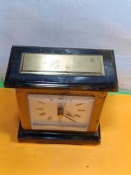 MS8-----AUROPA PİRİNÇ KASA PİLLİ MASA SAATİ--ÇALIŞIYOR