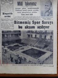Cumhuriyet Gazetesi - 3 Haziran 1949 - Avrupa'yı ölümle tehdit eden kanser yazan Abidin Daver Başmakale - seçim meselesi üzerine meclise çıkan münakaşa - Demokrat Parti'nin ara seçimlere girmeyişinin bir sebebi daha açıklandı - Avrupa Şampiyonası Bu Gece başlıyor - İstanbul'a gelen ecnebi güreşçilerden bir kısmı tarabya'da tokatlıyan otelinin kapısında fotoğraf - Milli takımımız Yazan İsmail Habib - bitmemiş spor sarayı bu akşam açılıyor fotoğraf - talebe Federasyonu milli Türk Talebe birliği'nin yakında kendini fesh edeceğini bildiriyor - kuryemiz Fuat Güzaltan Rusya'da trende şakağından yaralı bulundu - aşırı sağ ve solcu memurlar - On Yaşında Bir Kumarbaz yazan doktor Kemal Saraçoğlu - Beyoğlu Zükûr Hastanesi bugün açılıyor - kiracılar miting yapacaklar - Türkiye İş Bankası'nın Mardin şubesi açıldı - Beylik kar edemez yazan Burhan Felek - Rangers Takımı Dün İzmir'den Geldi Fotoğraf - Galatasaray dün ankaragücü'ne 4-3 yenildi - Mualla Gökçay ve Sıtkı Akçatepe Yenikapı M. Çakır'da