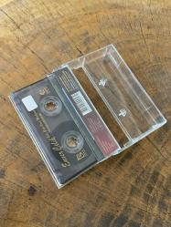 ENVER ÇELİK - GÜLE GÜLE DOST MAHZUNİ / İSYANLARDAYIM - KASET