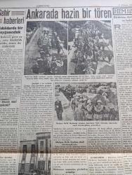 Cumhuriyet Gazetesi - 11 Temmuz 1942 - Amerikanın Avrupa'ya dair bilgisi Cumhuriyet Başmakale - Ankara'da hazin bir tören Refik Saydam'ın cenazesi fotoğraf - Aziz milli şefimiz İsmet İnönü Refik Saydam'ın cenazesinde fotoğraf - yeni başvekil Şükrü Saraçoğlu dün vazifesine başladı - Şükrü Saraçoğlu bekletileni bir tetkik esnasında fotoğraf - Unkapanı civarında çıkan yangında 24 ev 1 dükkan tamamen 6 evde kısmen yandı fotoğraf - Sovyet harp tebliği rossos şehri tahliye edildi - Alman harp tebliği geniş bir cephede kaçan düşman takip ediliyor - Dr Refik Saydam'ın vefasız dolayısıyla bütün dünya basını teessürümüze iştirak ediyor - merhum başvekil Refik Saydam'ın tabutu hususi trenden indiriliyor fotoğraf - Askeri Vaziyet Yazan Emekli General H. Emir Erkilet Yazı Dizisi - Müzeyyen Senar Cağaloğlu Çiftesaraylar bahçesinde - Bursa çekirge'de Ada Palas Oteli - Zati Sungur Kadıköy Opera sinemasında - Ülker fırtınası yazan Safiye Erol - Yağ Babındadır Yazan Burhan Felek - Bugünkü Radyo Programı