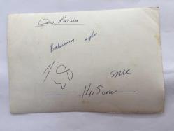 CEM KARACA'NIN ORİJİNAL FOTOĞRAFI - 18 x 12 cm EBADINDA - CEM KARACA, ANNESİ TOTO KARACA ve DİĞER AİLE BİREYLERİYLE TOPLUCA HATIRA POZU VERİRKEN ÇEKİLMİŞ BİR KARE