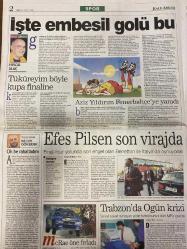 YENİ YÜZYIL KALE ARKASI GAZETESİ DOĞUM GÜNÜ HEDİYESİ - 24 MART 1998 - Hıncal Uluç - Sadık Deda - Altan Tanrıkulu - Aydoğan Tuğcuz - Refik Durbaş - İbrahim Sarı - Erdal Bilalal - Ömer Yümlü - Kaan Kural - Haydar Tamsan - Ersin Karaca - Cevat Kol - Murat Demirbaş - Cem Akyüz - Tolga Ovalı - Volkan Öztürkel - Ahmet Çakır - Aykut Güçlü - Yusuf Kaan - Bilgin Gökberk - Aziz Yıldırım - Otto Bariç - B.Hakan - Mustafa - Okocha - Moshoe - Recep-Ali - Eren - Amocah - Cihat - Nihat - Erdoğan Tuncer - Mehmet - Terim - Toshack - Sergen - Fatih Terim - Carlos McRae - Sinan - Faruk - Buhari - Ertuğrul - M.Ali - Engin - Dursun  Ürküten gerçek - Beykoz Kasrı çürüyor - Sadabad Projesi devam ediyor - Spor Giyim Fuarı açıldı - Her cumartesi eylem - Sokak aralarında mantar gibi biten birahaneler - Eylemler sürecek - Okmeydanı Gazi Mahallesi olmasın - Gasp edilen saray - Mezarlık’ta neler oluyor - Gazi Mahallesi’ne dönmesin - Depo yapılan saat kulesi - Öğrenci okula bıçakla gelir mi - Yılın kadınları şehit