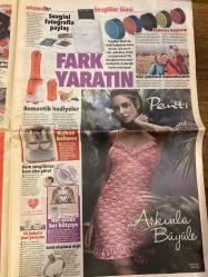 HÜRRİYET KELEBEK GAZETESİ DOĞUM GÜNÜ HEDİYESİ - 6 ŞUBAT 2015 - Gonca Vuslateri-Prof. Dr. Osman Müftüoğlu-Emel Müftüoğlu-Müjde Ar-Müge Anlı-Sezen Aksu-Stan Asso-Mustafa Sandal-Ecem Esen-Arya Aksu-Nurgül Yeşilçay-Esra Sönmezer-Serdar Ortaç-Ayla Öztürk-Aydın-Nihat Akçer-Melike Karakartal-Bozkurt Aytac-Hilton Kozyatağı-Serap Erener-Turgay Tuna-Mert Memekozyaka-Ayşe Aral-Deniz Pulaş-Nuray Nur-Deniz Pektaş-Gül-Kenan Eroğlu-Nurşin Noyan-Cem Adrian-Üstün Dökmen-Şükrü Özyıldız-Kerem Bürsin-Meryem Uzerli-Ayça Ayşin Turan-Ozcan Deniz-Yonca Tokbaş-Caner Erkin-Asena Erkin-Gökhan Özen-Gizem Karaca-Mehmet Özakyaka-Güzin Abla-Banu Alkan-Tufan Yüksel-Linet-Hakan Altun-Soner Olgun-Sibel Can-Sinan Erkoç-Ferhat Göçer-Yıldız Tilbe-Cenk Eren-Deniz Akkaya-Mustafa Keser-Ferman Toprak-Bengü-Selahattin Özdemir-Gökhan Sezen-Ebru Yaşar-Serdar Ortaç-Canan Arıtman-Gülşah Akkaya  Artık o da ekipten-Aşk ve Tango-Bilinçsiz ilaç tüketimi-Kıraç’tan yeni klip-Ben bugün adam oldum-Türk Kara Kuvvetleri-Delikanlı alışveriş