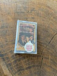 ŞANS KAPIYI KIRINCA - FİLM MÜZİKLERİ - FERHAN ŞENSOY / ASUMAN DABAK - SOUNDTRACK ALBUM - KASET (JELATİNİNDE)