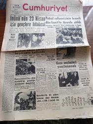 Cumhuriyet Gazetesi - 24 Nisan 1960 - kişiyi nasıl bilirsin yazan Nadir Nadi Başmakale - İsmet İnönü'nün 23 Nisan için gençlere Hitabesi Fotoğraf - cumhurbaşkanı Celal Bayar Dün çocukları kabul ediyor fotoğraf - 23 Nisan bütün yurtta heyecanla kutlandı - üniversiteliler Dün Atatürk'ün gençliğe hitabesini dağıttılar - Gebze'de yapılan 23 Nisan merasimi fotoğraf - Petrol zaferisinin temeli Dün İzmit'te Başbakan Adnan Menderes'in katılımıyla atıldı fotoğraf - Mazlum Kayalar'ın eşi Melahat Kayalar Dün İsmet İnönü'ye bağlılık telgrafı çekti - Kore seçimleri yenilenecek - Kıbrıs'ta EOKA mensupları yine faaliyete geçti - Evlerden Biri yazan Orhan Kemal Yazı Dizisi - Amerika'da tiyatro yazan Muhsin Ertuğrul - Devlet Tiyatrosu şan sinemasında Arzu tramvayı - Tosca rolü ile Opera sahnesine ilk defa çıkarak başarı kazanan soprano  Meral Menderes fotoğraf - Kleopatra meselesi devam ediyor -  tevhit bilge tiyatrosu - haftanın şakaları yazan Burhan Felek - Galatasaray Karşıyaka'yı 5-0 yendi