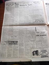 Cumhuriyet Gazetesi - 24 Nisan 1960 - kişiyi nasıl bilirsin yazan Nadir Nadi Başmakale - İsmet İnönü'nün 23 Nisan için gençlere Hitabesi Fotoğraf - cumhurbaşkanı Celal Bayar Dün çocukları kabul ediyor fotoğraf - 23 Nisan bütün yurtta heyecanla kutlandı - üniversiteliler Dün Atatürk'ün gençliğe hitabesini dağıttılar - Gebze'de yapılan 23 Nisan merasimi fotoğraf - Petrol zaferisinin temeli Dün İzmit'te Başbakan Adnan Menderes'in katılımıyla atıldı fotoğraf - Mazlum Kayalar'ın eşi Melahat Kayalar Dün İsmet İnönü'ye bağlılık telgrafı çekti - Kore seçimleri yenilenecek - Kıbrıs'ta EOKA mensupları yine faaliyete geçti - Evlerden Biri yazan Orhan Kemal Yazı Dizisi - Amerika'da tiyatro yazan Muhsin Ertuğrul - Devlet Tiyatrosu şan sinemasında Arzu tramvayı - Tosca rolü ile Opera sahnesine ilk defa çıkarak başarı kazanan soprano  Meral Menderes fotoğraf - Kleopatra meselesi devam ediyor -  tevhit bilge tiyatrosu - haftanın şakaları yazan Burhan Felek - Galatasaray Karşıyaka'yı 5-0 yendi