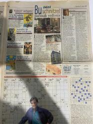İNCİ AKŞAM GAZETESİ DOĞUM GÜNÜ HEDİYESİ - 27 NİSAN 1998 -Muazzez Ersoy-Cohen-Bülent Keman-Memiş-Pınar Aydın-Gufran-Birsen Alnıer-Yasar Songur-Seçil Kaya-Reyhanlı (İzmir)-Kader Çarkı (İzmir)-Yeşim Salkım-Haluk Bilginer-Mehmet Aslantuğ-Arzum Onan-Dural Yiğit-Mahsun Kırmızıgül-Ali Sürmeli-Türkan Şoray-Meral Konrat-Emel Sayın-Ajda Pekkan-Sakıp Sabancı-Hamid Sarıkaya-İbrahim Sarı-Erdal Bilallar-Hasan Özdemir-Cengiz Demirenz-İdil Çeliker-Celal Kodamanoğlu-Ergün Diler-Yaşar Yüce-Erol Yücel-Banu Keleş-Bora Keleş  Kıskançlığın pozitif gücü-Hırsı körüklemeye yarıyor-Kimi dövsem şarkıcı oluyor-Avrupa’ya maloldum-Adım adım Anadolu-Prematüre bebeklerin sorunları-Doğal görünüm-Bademli kek-Hipnotizmanın gerçek yüzü-Astrolog Gufran’dan günlük falınız-Bu schnitzel parmak yedirir-Rumlar neden AB’ye girmek istiyor?-Genç bir kadınla beraberlik olacak-Sevindirici bir haber alacaksınız-Sıkıntılarınızdan kurtulmanız yakın-Sevdiğiniz biriyle anlaşmak kolay-Kiralık Anne-Üçüncü Adam-Gramofon Avrat-Atlanta’da T