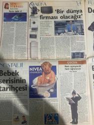 MİLLİYET VİTRİN GAZETESİ DOĞUM GÜNÜ HEDİYESİ - 17 OCAK 1998 -Nora Romi - Adnan Aydın - Gamze Yetiş - Neşe Can Kaan - Dilek Sancılı - Emre Aköz - Gülgün Feyman - Dilek Sancılı - Emine Durak - Ayfer Toprak - Yasemin Baysan - Ahmet Güngör - Selami Mutlu - Ayfer Toprak - Dilek Sancılı - Emre Aköz - Pasaja gir - Bu da ne? Ekose! - Çoraplarım kaçmayacak - Ne dediler? - Modacıdan mücevher - Çin usulü tedavi - Cepteyim hayatım - Şimdi kararma zamanı - Bebek serisinin tarihiçesi - Bir dünya firması olacağız - Evinizi perdeyle giydirin - Deriler canlandı - Taklitlerimiz bizi tanıttı - Paket paket bayram turları - Yeniköy’deki eski cevher - Saçlarınız konuşuyor - Ekranın binbir suratı - Akmerkez imamı - Kısa kısa - Ödüllü koku - Kampanya başlıyor - Yaz için şimdilik bu… - İnternetteki yumuşaklık
