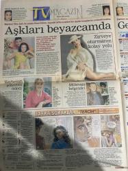 POSTA KADIN TV GAZETESİ DOĞUM GÜNÜ HEDİYESİ - 31 OCAK 1998 - Özlem Savaş-Perihan Savaş-Tarık Tarcan-Gülben Ergen-Leyla Aslı-Ebru Şallı-Ozan Orhon-Medina Tanyushev-Yasemin Kumral-Nurseli İdiz-Nurten Gökçer-Sibel Can-Candan Erçetin-Belgin Doruk-Sadri Alışık-Erol Taş-Ünsal Oskay-Uğur Baroğlu-Cemal Dündar-Oğuz Aral-Latif Demirci-Bülent Çelik-Genco Erkal-Nurhan Damcıoğlu-Nazan Şoray-Hülya Koçyiğit-Kenan Işık-Muzaffer Tema-Muazzez Ersoy-Müjde Ar-Nihat Ziyalan-Ahmet Mekin  Bu dizi olay yaratacak-Oryantale popçu sevgili-Nurseli öğretmen iş başında-Aşkları beyazcamda-Zirveye oturmanın kolay yolu-Kaybettiği şöhretini özledi-Mütevazı belgeselci-Rekabet peşinde-Arka Sokaklar Tercih-Bayramlık karikatürler-Sakın istifa etme-Hep genç kalacaksınız-Bilgisayar ilgisi karıştı-İnternette hesaplı fatura-Oscar’da geri sayım-CHUCKY’nin sürgün günleri-Kedilere gençlik reçetesi-Şener Şen-İbrahim İbrahim Tatlıses-Barış Manço-Yılmaz Erdoğan-Ferhan Şensoy-Kadir İnanır-Kemal Sunal-Levent kırca-Zeki Asya-Metin Akpı