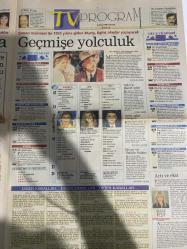 POSTA KADIN TV GAZETESİ DOĞUM GÜNÜ HEDİYESİ - 31 OCAK 1998 - Özlem Savaş-Perihan Savaş-Tarık Tarcan-Gülben Ergen-Leyla Aslı-Ebru Şallı-Ozan Orhon-Medina Tanyushev-Yasemin Kumral-Nurseli İdiz-Nurten Gökçer-Sibel Can-Candan Erçetin-Belgin Doruk-Sadri Alışık-Erol Taş-Ünsal Oskay-Uğur Baroğlu-Cemal Dündar-Oğuz Aral-Latif Demirci-Bülent Çelik-Genco Erkal-Nurhan Damcıoğlu-Nazan Şoray-Hülya Koçyiğit-Kenan Işık-Muzaffer Tema-Muazzez Ersoy-Müjde Ar-Nihat Ziyalan-Ahmet Mekin  Bu dizi olay yaratacak-Oryantale popçu sevgili-Nurseli öğretmen iş başında-Aşkları beyazcamda-Zirveye oturmanın kolay yolu-Kaybettiği şöhretini özledi-Mütevazı belgeselci-Rekabet peşinde-Arka Sokaklar Tercih-Bayramlık karikatürler-Sakın istifa etme-Hep genç kalacaksınız-Bilgisayar ilgisi karıştı-İnternette hesaplı fatura-Oscar’da geri sayım-CHUCKY’nin sürgün günleri-Kedilere gençlik reçetesi-Şener Şen-İbrahim İbrahim Tatlıses-Barış Manço-Yılmaz Erdoğan-Ferhan Şensoy-Kadir İnanır-Kemal Sunal-Levent kırca-Zeki Asya-Metin Akpı