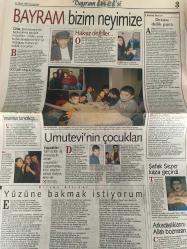 AKŞAM BAYRAM İNCİSİ GAZETESİ DOĞUM GÜNÜ HEDİYESİ - 31 OCAK 1998 -Berna Laçin - Selda Özer - Özlem Ünüler - Ayşen - Alişan - Rober Hatemo - Ceylan - Erkan Yolaç - Neco - Coşkun Çokyiğit - Bill Paxton - Mark Wahlberg - Julianna Margulies - James Gammon - Luke Askew - Niki DeBoch - Peter Hewitt - John Goodman - Jim Broadbent - Mark Williams - Hugh Laurie - Bradley Pierce - Ahmet Tezcan - Birsen Altıner - Şafak Sezer - Ali Güven - Ebru Yener - İdil Çeliker - Gülten Kızılkaya - Zeki Müren  Ateş Dansı’nda ezeli rekabet - Sadece oyuncuyum - Yeni bölümlerde neler olacak? - Güzel Gülnaz’ın başına gelenler - Ünlüler geçidi - Bayramlık Seç Bakalım - Aile kavgası - Erkan Yolaç ile eğlence - Dürüstlük abidesi - Sedat’ın büyük korkusu - Süper konser - Nadide bir sohbet - Bayram konseri - Çocuklara bayram - Bayram, eğlence ve sinema - Minik kahramanlar - Çingeneler arasında İrlandalı bir mirasyedi - BAYRAM bizim neyimize - Haksız değiller… - Umutevi’nin çocukları - Yüzüne bakmak istiyorum -