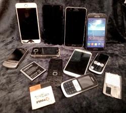 ÇEŞİTLİ PARÇALARDAN OLUŞAN  CEP TELEFONU LOTU DİKKAT KOLEKSİYON AMAÇLI ÜRÜNDÜR DENENMEMİŞTİR