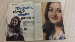 AKTÜEL  HAFTALIK HABER DERGİSİ - SAYI:385 - 11 17 ŞUBAT - 1999 -    SEVGİLİLER GÜNÜ İÇİN ÖZEL ÇİKOLATA – BARIŞ MANÇO ALBÜM VE POSTERİ – ROMANTİK MEG RYAN İMAJINI TERK EDİYOR – AKTÜEL OKURU “10 ALANDA YAŞAYAN EN İYİ 10’U” SEÇİYOR – İLK KEZ AKTÜEL’E ANLATTILAR: İSLAMCI GAY’LER – STRİPTİZCİ ŞİRİNE – KLARNETE CAN VERİYOR – KÜLTÜR ELÇİLERİ – MAVI NOTALAR GELDİ – GECİKEN SERGİ – BAMBİNİN TUZLUSU – GECEN HAFTA TÜRKİYE – GECEN HAFTA DÜNYA – CHECK-UP – YAVRUNU BİLİNÇLENDİR – SHOPPING – 3. BOYUT – BULMACA – KARİKATÜR – “YÜZÜNDEKİ NURDAN TANIYORUM” – MÜŞTERİ ARARKEN MÜRŞİDİNİ BULDU – CEMAATTEKİ GİZLİ KİMLİK – HORMON TEDAVİSİ VE İNTİHAR GİRİŞİMİ – “KARIMI ÇOK SEVİYORUM” – GÜNAHKAR MÜSLÜMAN TANIMI – EŞCİNSELLİK BİR HASTALIK MI – İSLAM HUKUKUNDA EŞCİNSELLİK – ALİ RIZA DEMİRCAN’DAN İÇTİHAT YORUMU – SEVGİLİLER GÜNÜ DOSYASI – BOSNA’DAN “SEVDA SARAJEVO” – PERA’DAN BEYOĞLU’NA -  BARIŞ MANÇO – MEG RYAN – TAHSiN – YAŞAR – ALİ RIZA DEMİRCAN – METİN SOYSAL – TUNCAY ÖPÇİN – BURAK KARA – AHMET ALTAN  138 SAYFA