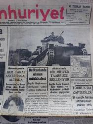 Cumhuriyet Gazetesi - 23 İkincikanun (Ocak) 1941 - romanya'daki Alman tahşidatı  yazan Yunus Nadi Başmakale - pasif korunma yapılacak tecrübe için son hazırlıklar İkmal edildi - Örfi idare komutanı Korgeneral Ali Rıza Artunkal Dün vilayette yapılan içtimaya geliyor fotoğraf - Akdeniz'de Bir mihver taarruzu bekleniyor - Romanya'da her taraf askeri işgal altında - balkanlarda Alman müdahalesi - tobruk da zaptedildi - Sovyet Komünist Partisi umumi katibinin Leninin ölüm yıldönümü sebebiyle beyanatı - İngiliz ordusu 4 milyon kişiyi buldu - mağlup Fransa'da bütün servetlere el konulmuş - sudan hududunda İngiliz kalelerinden biri - büyük muasırlar yazan Winston Churchill Yazı Dizisi - lüks mağazalar %100 karı da az buluyorlar - sahte pasaportla gelen ecnebiler - Bergson ve Ziya Gökalp yazan Ali Canip Yöntem - bebek hikayesinin alt tarafı yazan Burhan Felek - Kızıl Vazo yazan Peride Celal Yazı Dizisi - bir Türk'e Gönül verdim filmi Taksim sinemasında - merhametten maraz yazan Stefan Zweig