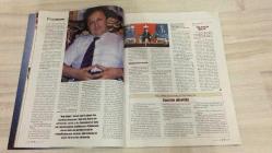 AKTÜEL  HAFTALIK HABER DERGİSİ - SAYI:433 -  4-10 KASIM   - 1999 -   MILLENNIUM PEYGAMBERİ: TOLGA YARMAN’IN BİLİM VE İNANÇ MACERASI – KARŞIYAKA’NIN NAMAĞLUP ZİRVE YÜRÜYÜŞÜ – AFRODİZYAK MENÜLER VE FINDIKLI “AGANİGİ SOFRASI” – 80’LERİN KÜLT SKA GRUBU MADNESS YENİDEN SAHNEDE – “WONDERFUL” ALBÜMÜYLE ESKİ KADRO VE HEYECAN – ANARŞİK MİZAH VE MELANKOLİYİ BİRLEŞTİREN MADNESS TARZI – LATİN AMERİKALI YAZAR CARLOS FUENTES’TEN “HERKES MELEZLEŞECEK” TEZİ – “CAM SINIR” ROMANIYLA KÜRESELLEŞME, KÜLTÜREL KARIŞIM VE MUTLULUK ARAYIŞI – ABD-MEKSİKA ARASINDAKİ SOSYAL FARKLAR VE AŞK – EMPERYALİZM, İNSAN HAKLARI VE KÜLTÜREL DÖNÜŞÜM TARTIŞMALARI –  TOLGA YARMAN – CARLOS FUENTES – GRAHAM MCPHERSON (SUGGS) – MIKE BARSON – MARK BEDFORD – DANIEL WOODGATE – THOMAS SMYTH -   162  SAYFA