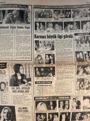 HÜRRİYET HAFTA SONU GAZETESİ DOĞUM GÜNÜ GAZETESİ - 26 ARALIK 1971 - Kartal Tibet-Hülya Koçyiğit-Özcan Tekgül-Salih Güney-Eva Bender-Erol Taş-Ümit Yaşar Oğuzcan-Öztürk Serengil-Demir Karahan-Esen Püsküllü-Nevin Nuray-Göksel Arsoy-Türkan Şoray-Ayhan Işık-Yılmaz Köksal-Güner Ümit-Orhan Boran-Muammer Karaca-Biricik Kayhan-Catherine Deneuve-Michael Colin-Linda Christian-B.B.-Hülya-Orhan Kural-Adnan Saygun-Ergüder Yoldaş-Nuray Demirci-Ayla Dikmen-Ülkü Ülker-Kartal Tibet-Özdemir Nutku-Özdemir Erdoğan-Cemil Bayraktar-Sinan Arslan-Celile Özcan-Üner Sakarya-Gülden Derenzor-Aclunet Sinek-Murat Aktaş-Orhan Kural-Ahmet Bayraktar-Kenan Altı-Orhan Kural-Canan Özoğuz-Süheyl Kafaf-Oya Arslan-Türker Özsoy-Bülent Şenel-Şermin Çeliker-Üner Sakarya-Orhan Kural-Fatoş-Nesrin-Ümit Özgür-Bedia Muvahhit-Güzin Gürel-Şadiye Arcıman-Ahmet Ertuğrul-Gönül Yazar-Elton John-Jonathan King-Ali İhsan Sönmez-Taner Erener-Orhan Gencebay  Kartal Tibet ölüm ile tehdit edildi-Hülya Koçyiğit fiyatını 150 bin lira yaptı-Cömert