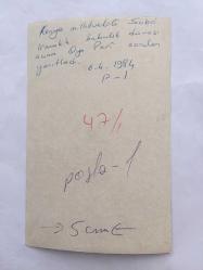 OYA PERİ'NİN ORİJİNAL FOTOĞRAFI - 17 x 10 cm EBADINDA - OYA PERİ SİYAH ELBİSESİYLE OTURUP POZ VERİRKEN ÇEKİLMİŞ BİR KARE (OYA PERİ, KONYA MİLLETVEKİLİ SABRİ IRMAK'A BABALIK DAVASI AÇTIKTAN SONRA RÖPORTAJ YAPARKEN, 6 NİSAN 1984)