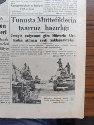 Cumhuriyet Gazetesi - 18 Mart 1943 - nutkun değerini anlamak için yazan Yunus Nadi Abalıoğlu Başmakale - başvekil Şükrü Saraçoğlu'nun mühim nutku - Başvekil Şükrü Saracoğlu Mesut bir Türk milleti kuvvetli bir Türk devleti işte bizim hedefimiz dedi - Aziz milli İsmet İnönü ve onun değerli mesai arkadaşı Şükrü Saraçoğlu fotoğraf - Harkof'un doğusunda kuşatılan kuvvetler - ormanlık bir arazide ilerleyen Alman keşif kolları fotoğraf - Bulgaristan Türkiye elçisi Vasfi Menteşi Bulgar başvekili ve hariciyesi ile mülakatları yaptı - Washington'da Avrupa'da açılacak ikinci cephe meselesi de müzakere ediliyor - tunus'ta müttefiklerin taarruz hazırlığı - Afrika'daki harekata iştirak eden İngiliz tanklarından bir grup çölde süratle ilerliyor fotoğraf - Hint masalları yazan Burhan Felek - yepyeni bir şehrin kuruluşu Karabük yazan Profesör Ziyaettin Fahri Fındıkoğlu - yaralı kalpler filmi Lale sinemasında - Çanakkale zaferinin yıldönümü - De Gaulle Cezayir yolunda - Alman denizaltıları