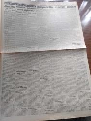 Cumhuriyet Gazetesi - 18 Mart 1943 - nutkun değerini anlamak için yazan Yunus Nadi Abalıoğlu Başmakale - başvekil Şükrü Saraçoğlu'nun mühim nutku - Başvekil Şükrü Saracoğlu Mesut bir Türk milleti kuvvetli bir Türk devleti işte bizim hedefimiz dedi - Aziz milli İsmet İnönü ve onun değerli mesai arkadaşı Şükrü Saraçoğlu fotoğraf - Harkof'un doğusunda kuşatılan kuvvetler - ormanlık bir arazide ilerleyen Alman keşif kolları fotoğraf - Bulgaristan Türkiye elçisi Vasfi Menteşi Bulgar başvekili ve hariciyesi ile mülakatları yaptı - Washington'da Avrupa'da açılacak ikinci cephe meselesi de müzakere ediliyor - tunus'ta müttefiklerin taarruz hazırlığı - Afrika'daki harekata iştirak eden İngiliz tanklarından bir grup çölde süratle ilerliyor fotoğraf - Hint masalları yazan Burhan Felek - yepyeni bir şehrin kuruluşu Karabük yazan Profesör Ziyaettin Fahri Fındıkoğlu - yaralı kalpler filmi Lale sinemasında - Çanakkale zaferinin yıldönümü - De Gaulle Cezayir yolunda - Alman denizaltıları