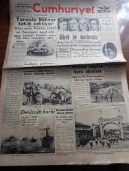 Cumhuriyet Gazetesi - 1 Nisan 1943 - neden oyalama yazan Yunus Nadi Abalıoğlu Başmakale - tunus'ta mihver takip ediliyor - 8. Ordu Metuia Uderf ve Secenan'ı işgal etti - Amerika 38 milleti 27 Nisan'da toplanacak bir konferansa çağırıyor - Amerika konferansını hazırlayanlar fotoğraf - bütün Arap Devletleri bir toplantıya çağrılıyor - Roosevelt'in beyanatı - ladoga gölü'nün cenup doğusunda Kızılordu'nun yaptığı hücumlara Almanlar mukavemet ediyorlar - şark cephesinden fotoğraflar - İngiliz uçakları Alman başşehri berlin'e sahte iaşe kartları atmışlar - İnönü zaferi'nin yıldönümü halkevlerinde kutlanıyor - Adana'da İnönü koşusu fotoğraf - denizaltı harbi - Hint masalları yazan Burhan Felek - katil ben değilim bu akşam Saray sinemasında - küçük hikaye bağa giderken yazan Tunara - 9. Şarl'ın kanlı saltanatı yazan Prosper Merimée - beynelminel Adalet Divanı - İtalya'da topyekün seferberlik hazırlığı - bugünkü radyo programı - bulmaca - Singer kontrol saatleri gelmiştir - borsa