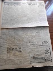 Cumhuriyet Gazetesi - 1 Nisan 1943 - neden oyalama yazan Yunus Nadi Abalıoğlu Başmakale - tunus'ta mihver takip ediliyor - 8. Ordu Metuia Uderf ve Secenan'ı işgal etti - Amerika 38 milleti 27 Nisan'da toplanacak bir konferansa çağırıyor - Amerika konferansını hazırlayanlar fotoğraf - bütün Arap Devletleri bir toplantıya çağrılıyor - Roosevelt'in beyanatı - ladoga gölü'nün cenup doğusunda Kızılordu'nun yaptığı hücumlara Almanlar mukavemet ediyorlar - şark cephesinden fotoğraflar - İngiliz uçakları Alman başşehri berlin'e sahte iaşe kartları atmışlar - İnönü zaferi'nin yıldönümü halkevlerinde kutlanıyor - Adana'da İnönü koşusu fotoğraf - denizaltı harbi - Hint masalları yazan Burhan Felek - katil ben değilim bu akşam Saray sinemasında - küçük hikaye bağa giderken yazan Tunara - 9. Şarl'ın kanlı saltanatı yazan Prosper Merimée - beynelminel Adalet Divanı - İtalya'da topyekün seferberlik hazırlığı - bugünkü radyo programı - bulmaca - Singer kontrol saatleri gelmiştir - borsa