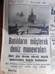 Cumhuriyet Gazetesi - 4 Temmuz 1949 - Amerikan bütçe açığı karşısında yazan Abidin Daver Başmakale - manevralara iştirak eden İngiliz hard gemilerinin İmplacable uçak gemisinden alınan fotoğrafları - Erzurum'da Atatürk'ün Erzurum'a gidişinin 30. yılı anıldı - Erzurum Cumhuriyet caddesi'nden bir görünüş - İngiliz başbakanı Attlee Rusya'ya karşı Ateş püskürüyor fotoğraf - Rusya'nın Akdeniz planı - İstanbul Valisi Lütfü kırdar'ın Ankara'da verdiği demeç fotoğraf - Bulgar başbakanı Dimitrov'un ölümü esrarlı görülüyor - dünya ordulararası şampiyonası  - otomobil yarışları dün yapılamadı fotoğraf - Göksu deresinden bir görünüş - Naziler arasındaki Sovyet casusu yazan Sovyet Genelkurmay istihbarat şeflerinden İvan Krilov Yazı Dizisi - Amerika'ya götürülen tohumlarımız - Türkiye Beyrut Kıbrıs hava seferleri - beynelmilel bağ bahçe sergisine iştirak ediyoruz - Amerikan komünistlerinin yeni planı - Amerika mektupları yazan Reha Oğuz Türkkan - Fenerbahçeliler kongrelerini dün yaptılar