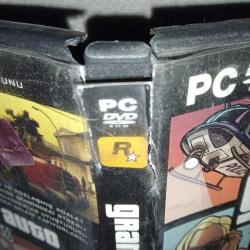 Pc oyun GTA San Andreas. orijinal, kitapçıklı. Disk 10 üzerinden 7.5 Kutu ve coverdaki yıpranmalar fotoğraflandırılmıştır.