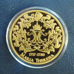 Almanya, İmparatoriçe Maria Theresa/Avusturya Temalı (1717-1780) Anma Hatıra Madalyon. Maria Theresa Renkli Baskı İle Resmedilmiş Olup Minelidir. Özenle İşlenmiş Değerli Bir Parçadır; Cu-24 Ayar Altın Kaplama ve Swarovski Kristali İle Süslenmiştir. 2017 Çil (32 gr/40 mm) Orijinal Sertifikalı-Garanti Belgeli 