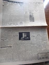 Cumhuriyet Gazetesi - 21 Eylül 1949 - sterlin düşünce Cumhuriyet Başmakale - sterlinin paramızla değeri 11, 34 iken 7,84 oldu - Üç memleket daha paralarını düşürdü - Birleşmiş Milletler Dün toplantılarına başladı - Demokrat Parti genel idare kurulu dün İstanbul'da yaptığı toplantı esnasında fotoğraf - balkanlarda Sovyet oyunu - Moskova tito'ya karşı bulgarlarla arnavutları kışkırtıyor - İstanbul'da lağvedilen ve kurulan mektepler - Alman kabinesi kuruldu - seçim cetvelleri asıldı fotoğraf - Ordu vapuru yalnız 76 hacı ile hareket etti - Beyoğlu istiklal'de Ar sineması önünde cinayet - ya Zafer ya ölüm filmi Alemdar ve milli sinemada -  Tana Casuslar perisi filmi şark sinemasında - Turgut Reis yazan Halikarnas Balıkçısı - Hindistan'da Gandhi Günü - İzmir fuarı kapandı - Pompei'nin son günleri mi yazan Burhan Felek - yeni vergi kanunları yazan Aziz Tahsin Balkanlı Yazı Dizisi - Aspro ağrı kesici - Üsküdar Kız koleji -Zehra bilir Mustafa Çağlar İsmail Dümbüllü Yenikapı M. Çakır Gazinosunda