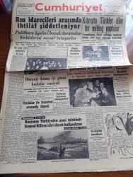 Cumhuriyet Gazetesi - 12 Aralık 1949 - bir buçuk yıldır beklediğimiz bir tasarı yazan Abidin Daver Başmakale - Rus idarecileri arasında ihtilaf şiddetleniyor - Kıbrıs'ta Türkler dün bir miting yaptılar - Kıbrıs'ın merkezi lefkoşede Evkaf Binası Fotoğraf - dünyayı daima iyi gören Soroptimist kadınlar cemiyeti fotoğraf - İsveç takımı dün geceki güreşleri 6 2 kazandı - Üsküdar ile İstanbul arasında köprü - Amerikanın  sesi Türkçe yayın yapacak - Yahudiler kudüs'ü bırakmıyorlar - Moskova'da 3 yıl yazan Bedell Smith yazı dizisi - Marshall yardımının yeni şartları - çam sakızı filmi İpek sinemasında - Ölüme Doğru yazan Agatha Christie Yazı Dizisi - acı bir hakikat yazan Burhan Felek - Turgut Reis yazan Halikarnas Balıkçısı Yazı Dizisi - Fenerbahçe Ankara'da gençlerbirliği'ne karşı 5 1 Galip Geldi - atlet Cezmi Orun hatırası anılacak - Beşiktaş istanbulspor'u 3 0 yendi - Mualla Gökçay Semiha Coşar Şevki Şakrak ve İsmail dümbüllü Kadıköy Süreyya sinemasında - bugünkü radyo programı - bulmaca