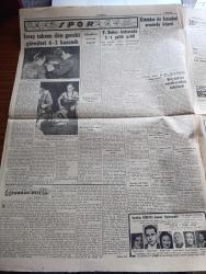 Cumhuriyet Gazetesi - 12 Aralık 1949 - bir buçuk yıldır beklediğimiz bir tasarı yazan Abidin Daver Başmakale - Rus idarecileri arasında ihtilaf şiddetleniyor - Kıbrıs'ta Türkler dün bir miting yaptılar - Kıbrıs'ın merkezi lefkoşede Evkaf Binası Fotoğraf - dünyayı daima iyi gören Soroptimist kadınlar cemiyeti fotoğraf - İsveç takımı dün geceki güreşleri 6 2 kazandı - Üsküdar ile İstanbul arasında köprü - Amerikanın  sesi Türkçe yayın yapacak - Yahudiler kudüs'ü bırakmıyorlar - Moskova'da 3 yıl yazan Bedell Smith yazı dizisi - Marshall yardımının yeni şartları - çam sakızı filmi İpek sinemasında - Ölüme Doğru yazan Agatha Christie Yazı Dizisi - acı bir hakikat yazan Burhan Felek - Turgut Reis yazan Halikarnas Balıkçısı Yazı Dizisi - Fenerbahçe Ankara'da gençlerbirliği'ne karşı 5 1 Galip Geldi - atlet Cezmi Orun hatırası anılacak - Beşiktaş istanbulspor'u 3 0 yendi - Mualla Gökçay Semiha Coşar Şevki Şakrak ve İsmail dümbüllü Kadıköy Süreyya sinemasında - bugünkü radyo programı - bulmaca