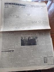 Cumhuriyet Gazetesi - 17 Kasım 1949 - İran şahının seyahati Cumhuriyet Başmakale - başbakana yapılan darbei hükümet ihbarı - darbei hükümet meselesinde adı geçen emekli general Sadık Aldoğan fotoğraf - ihbar yapan Reşat Aydınlı fotoğraf - hükümet darbesi meselesi üzerine İstanbul'da yapılan tahkikat ve dünkü araştırmalar - Nuri Leflef ile Fuat Arna'nın evleri arandı - Nihat Erim'in seyahatine dair soru - Moskova'da 3 yıl yazan Bedell Smith yazı dizisi - Birleşmiş milletler'de dün yapılan teklif - tiyatro bir komiser geldi yazan Lütfü Ay - Atatürk kitap sergisi - Yunan başbalerini Katiana Varanti Ankara dans resitali Cumhurbaşkanı İsmet inönü'de katıldı fotoğraf - mukavelelerini imza etmeyen şehir tiyatro artistleri - ölmeyen aşk filmi Saray ve İnci sinemalarında - Türkiye Suriye milli maçı - Turgut Reis yazan Halikarnas balıkçısı yazı dizisi - pul koleksiyoncularının çayı - Nacet traş bıçağı - bugünkü radyo programı - İstanbul Belediyesi Şehir Tiyatrosu programı - Garanti Bankası